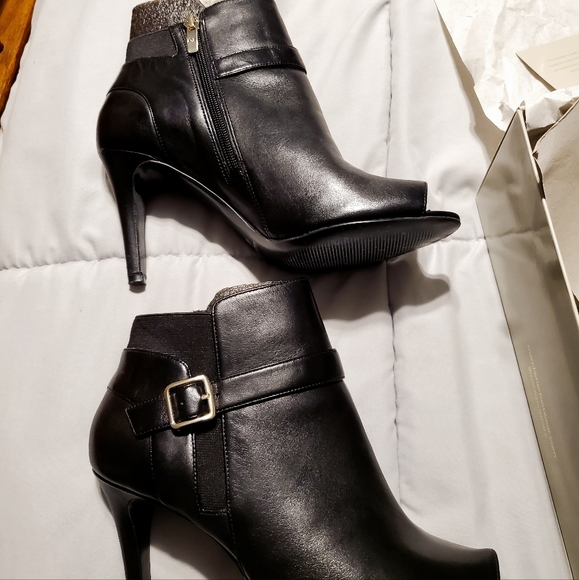 Marc Fisher. Leather Black booties Open toe size 91/2 W - Picture 1 of 10